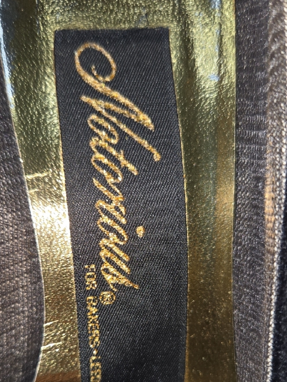 Vintage Notorious heels for Bakers-Leeds . Women's Black Suede with Gold Insole - Picture 2 of 9